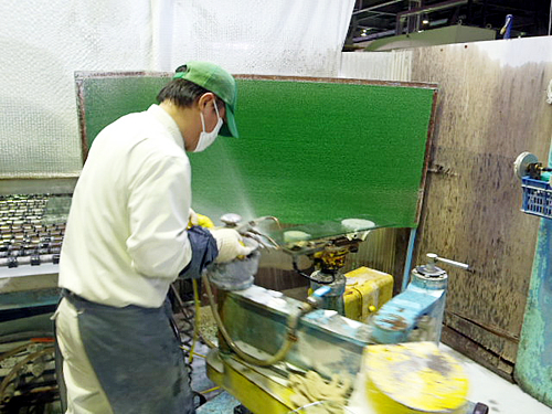 ガラス面取り作業(由良アイテック)