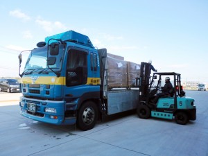 積卸作業中の車輛